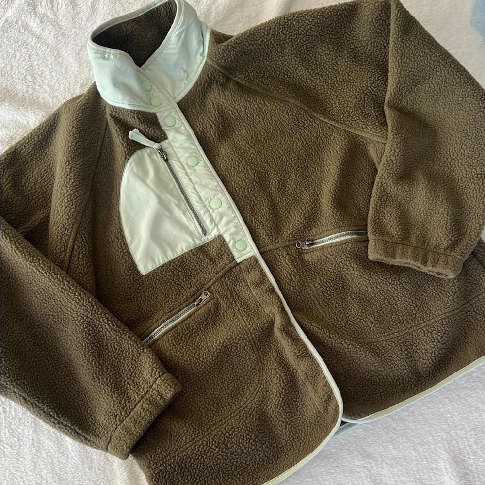 Te Verde army green Sherpa Fleece Jacket with baby blue Accent